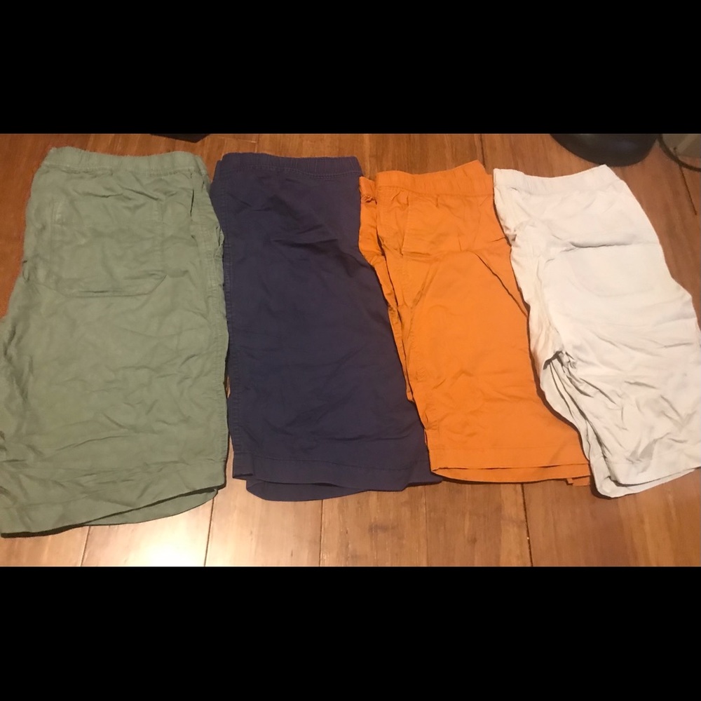 Uniqlo Shorts (set of 4) in the lot. Men’s.